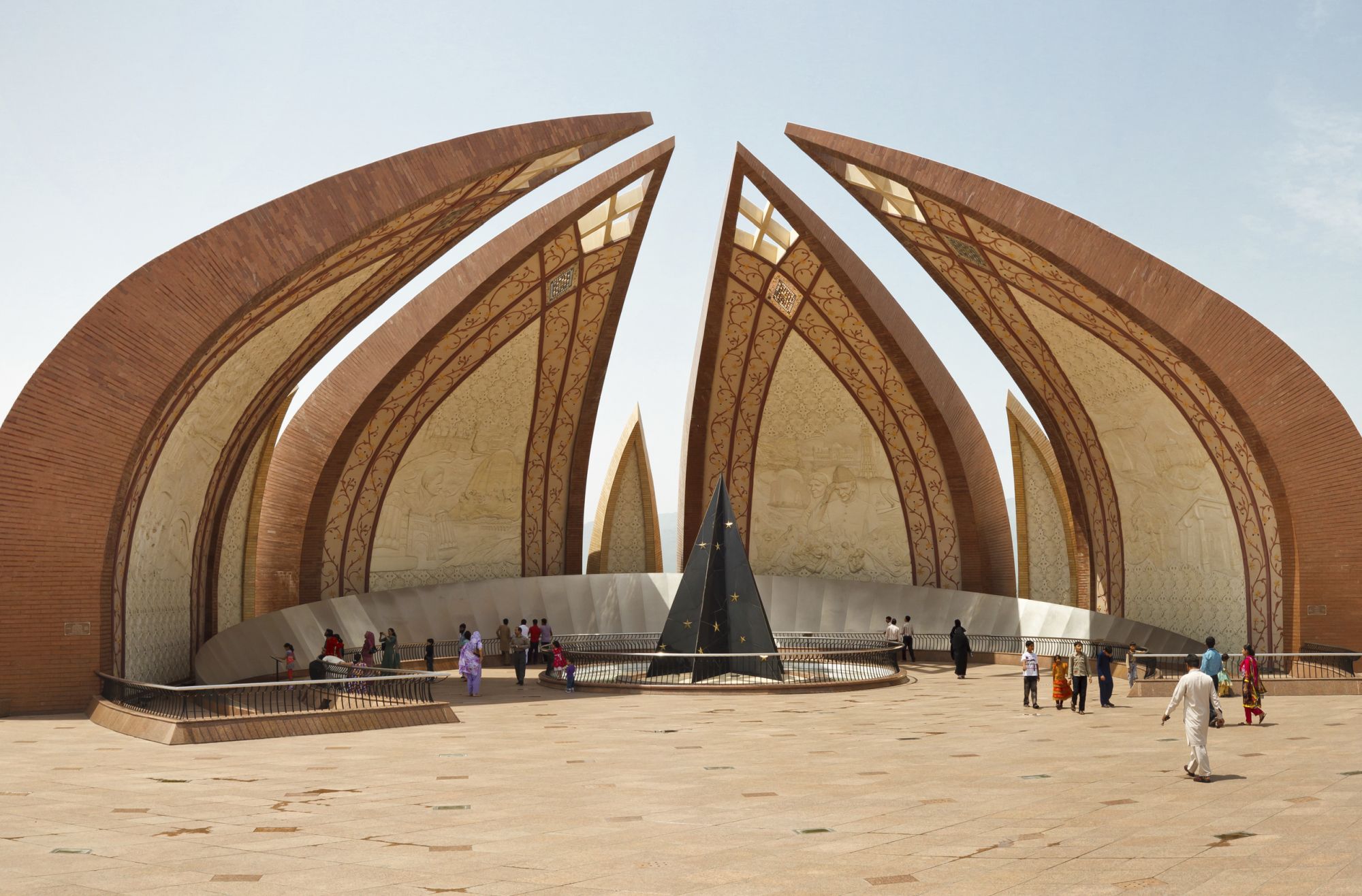 Agnieszka Kruszewska joins editorial board of Journal of the Research Society of Pakistan