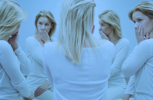Interpretative phenomenological analysis of depersonalization and derealization states in clinical and nonclinical groups