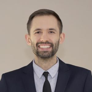 Portrait photo of Artur Modliński, keynote speaker at HumanTech Meeting hosted by SWPS University