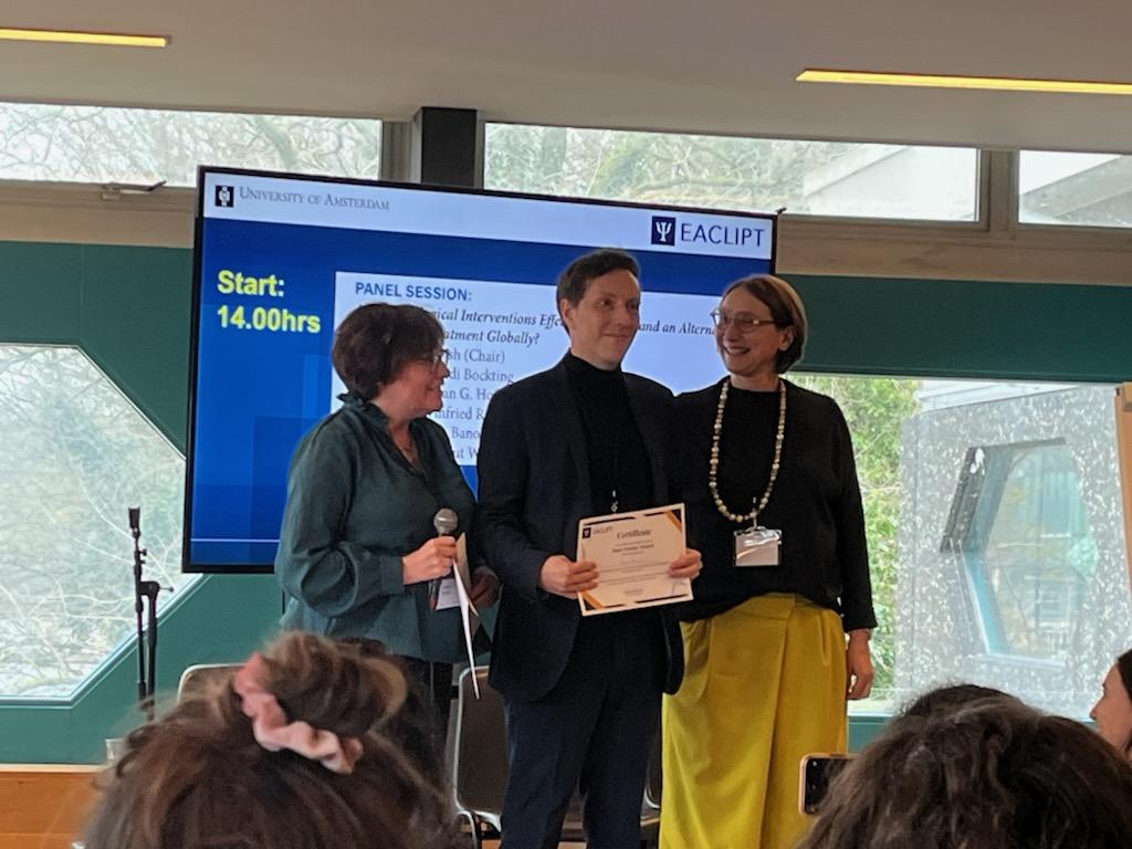 Dr. Steven Barnes awarded at EACLIPT x UMH conference