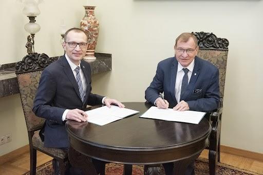 Official signing of the agreement between SWPS University and AGH UST