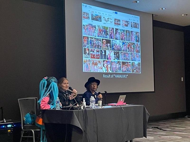 Sebastian Masuda showing his presentation on the screen
